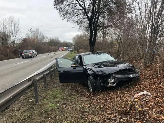 Auf der B 312 hat sich ein Unfall ereignet.