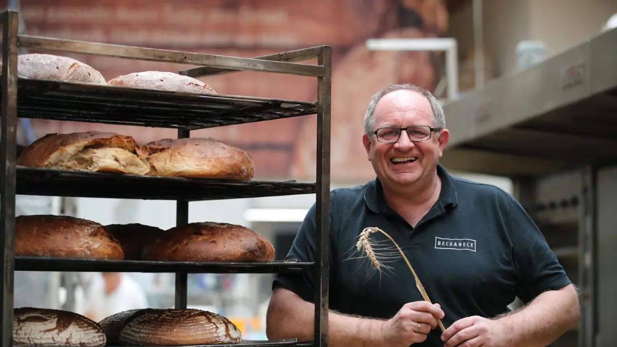 20 Filialen beliefert Heiner Beck drei Mal am Tag. Gebacken wird ausschließlich in Böhringen.⇥