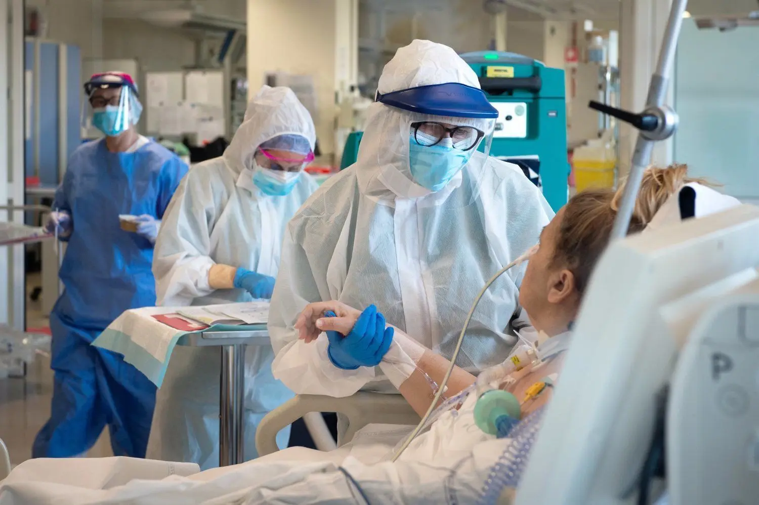 Eine Corona-Patientin auf einer Intensivstation in Italien.⇥