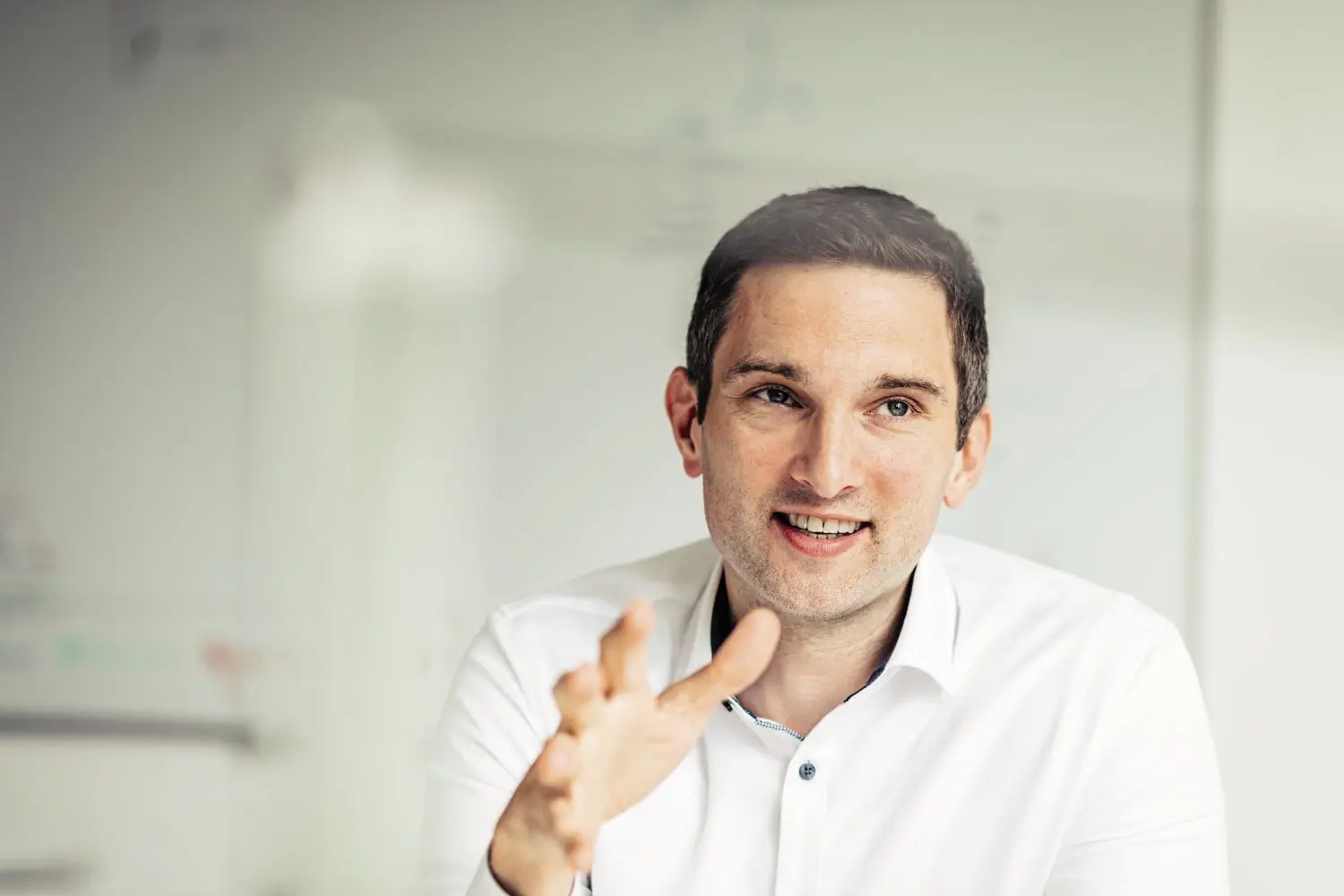Q.ant-Chef Michael Förtsch tüftelt am „gedanklichen Layout“ der Chips.