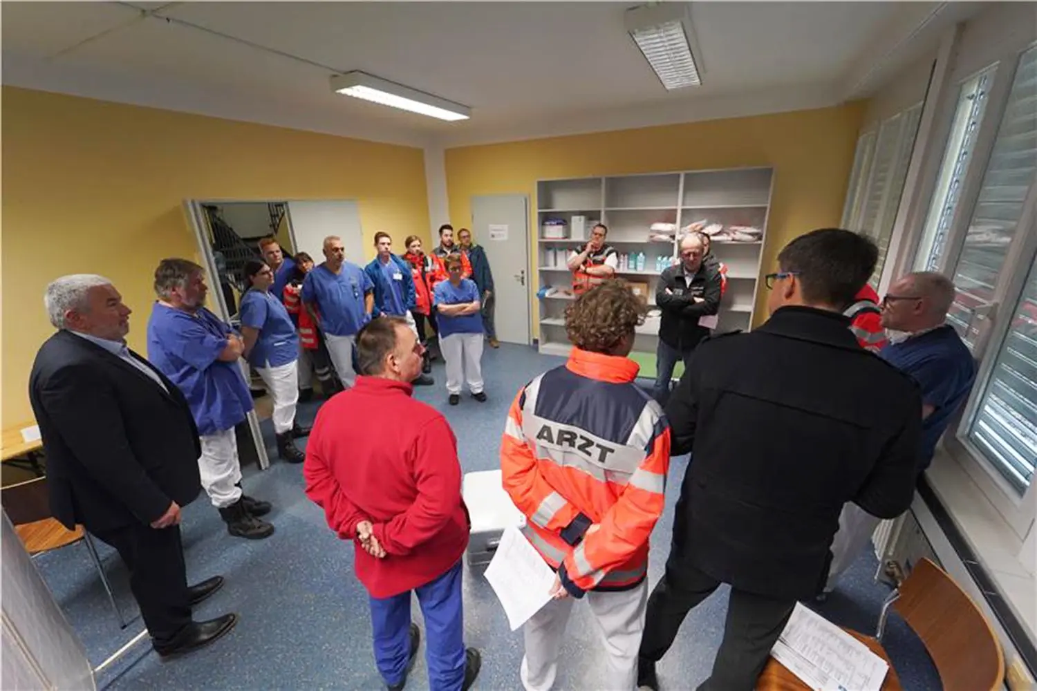 Besprechung im sogenannten „Vorfluter“ im Zollernalb-Klinikum, dort wo normalerweise Hebammen ihren Platz haben.