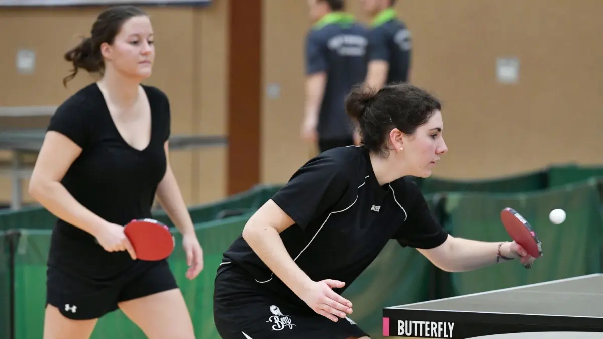 Beim Neujahrsturnier des SC Berg machten Nadine Wollinsky (links) und Jasmin Stocker vom gastgebenden Verein eine gute Figur und triumphierten bei den Damen A.
Neujahrsturnier SC Berg
Nadine Wollinsky (li) und Jasmin Stocker - beide SC Berg