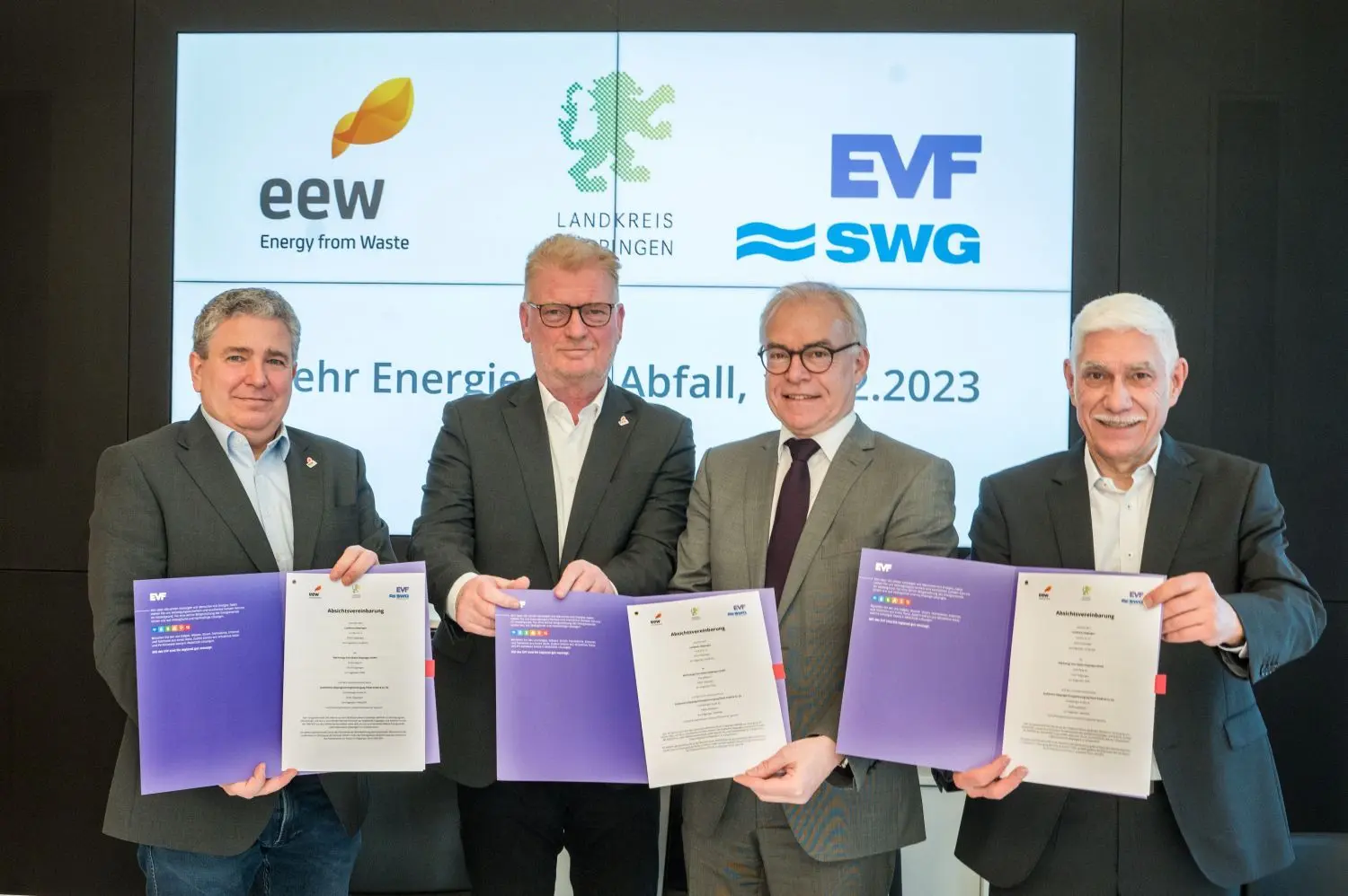Mehr Energie aus Abfall: Die Absichtserklärung unterschrieben Martin Bernhart, Edgar Wolff, Axel Köhler und Kai Störkel (von rechts).