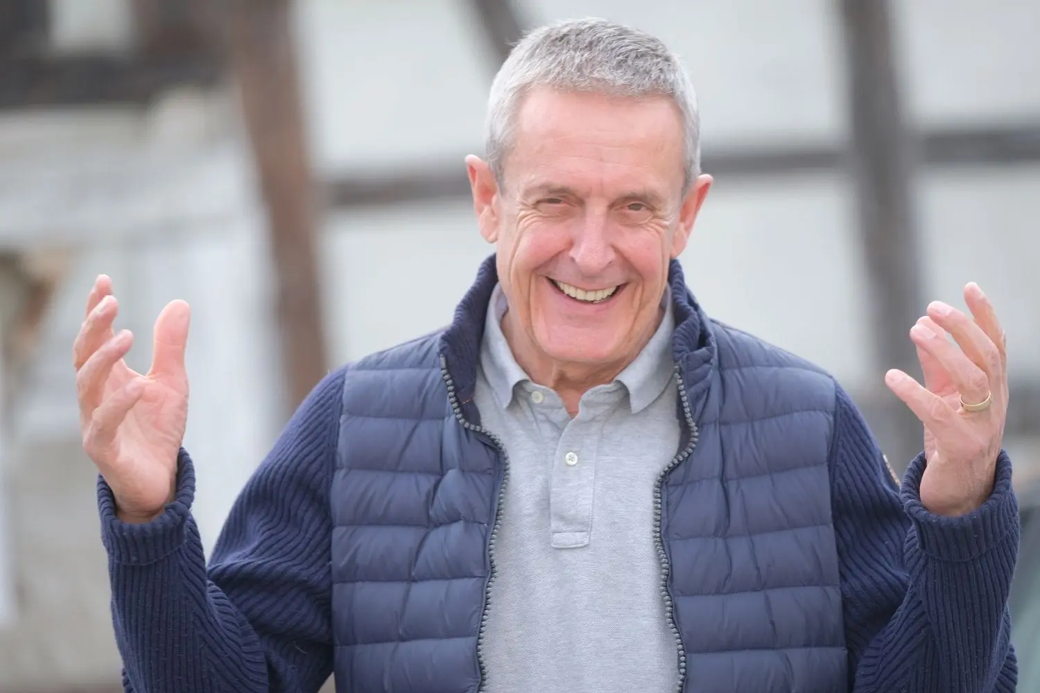 Siegfried Schäfer (7,4 Prozent) zieht  zurück.⇥