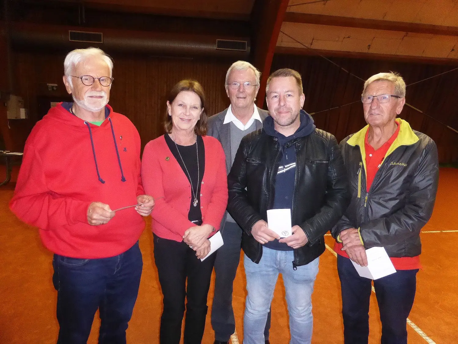 Der Tennisclub Hechingen ehrte einige Mitglieder, die dem Verein seit 40 oder 25 Jahren die Treue halten.
