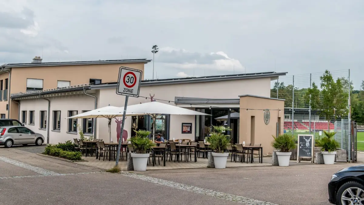 Die Gaststätte Platzhirsch an der Hohenstaufenstraße in Göpppingen hatte wegen der Maskenpflicht Ärger mit den Behörden. Die Betreiber wehren sich und sehen sich im Recht. ⇥