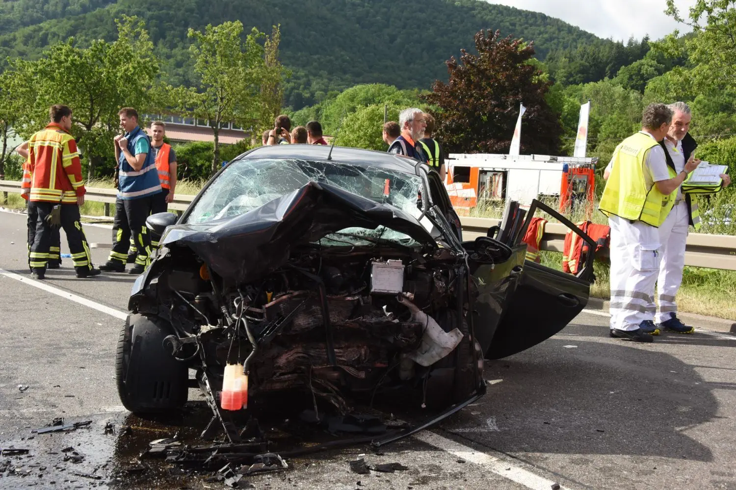 Schwerer Unfall auf der B 312 zwischen Pfullingen und Unterhausen.
