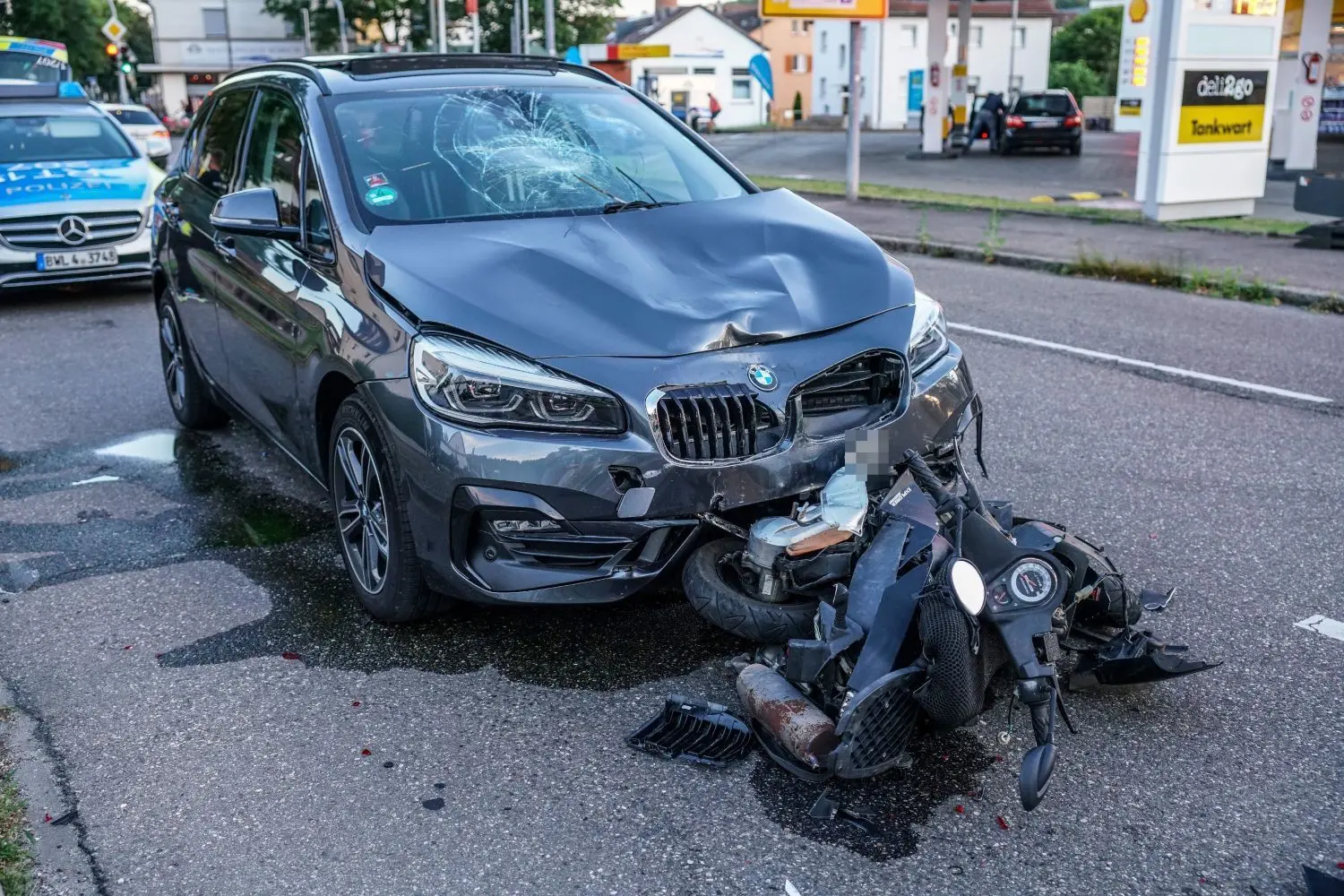 Mehrere Personen wurden bei dem Unfall am Mittwochabend verletzt.