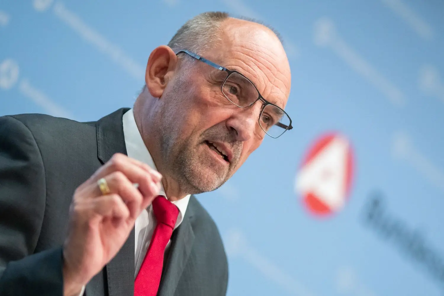 Detlef Scheele, Chef der Bundesagentur für Arbeit (BA), präsentiert die Arbeitslosenstatistik für Juni.