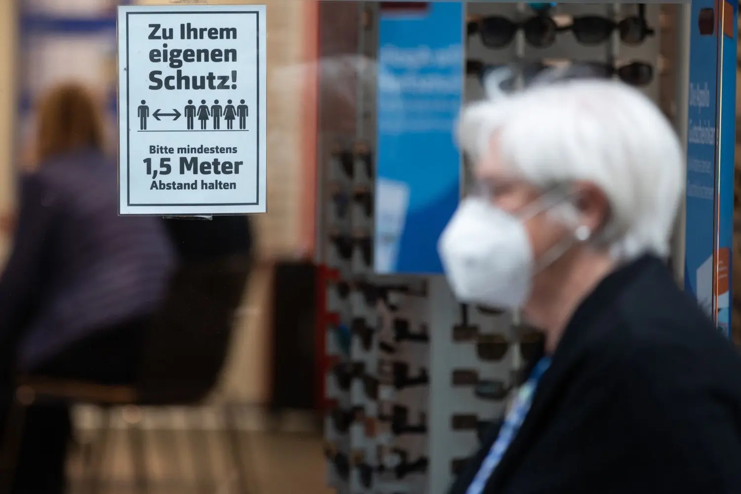 Die Abstandsregeln sollen auch weiterhin gelten.