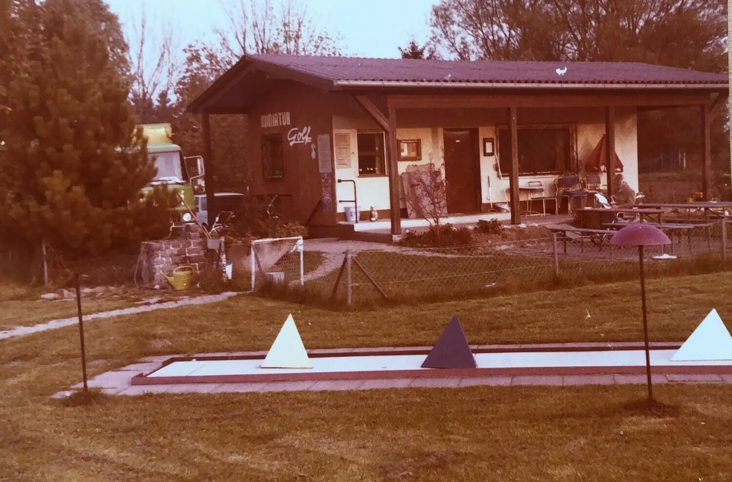 1972 wurde die Minigolf-Anlage in Langenau eröffnet. Die Familien Strobel und Reith hatten alles eigenhändig erbaut.⇥