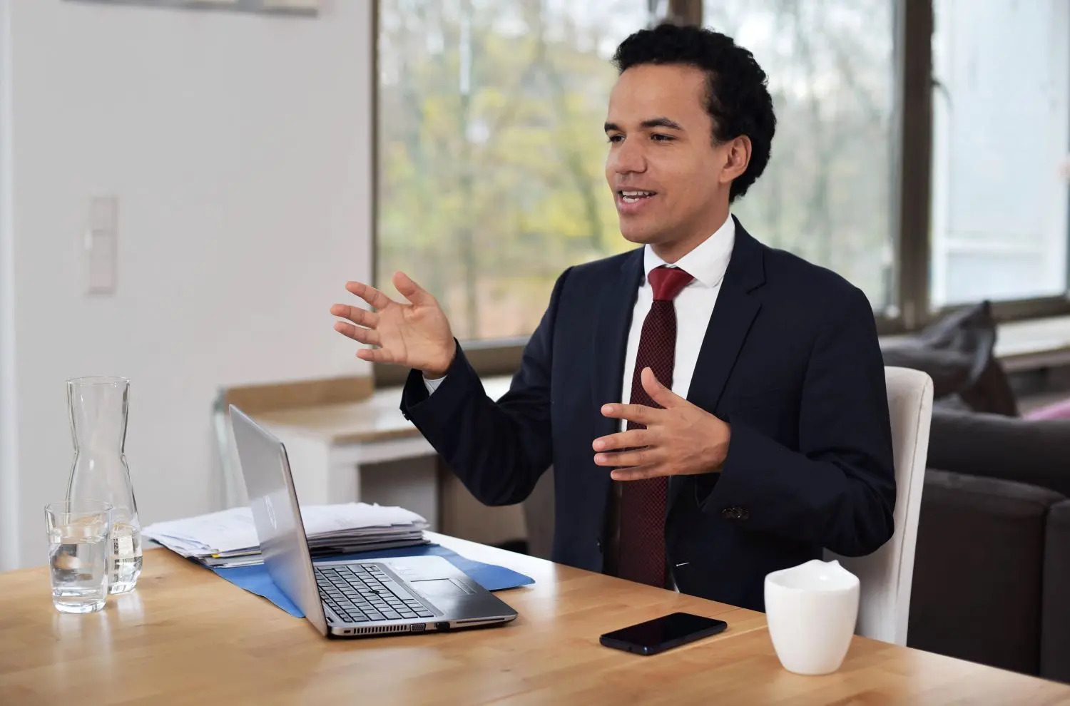 „In uns allen schlummern viele Vorurteile“, sagt der Menschenrechtsanwalt.