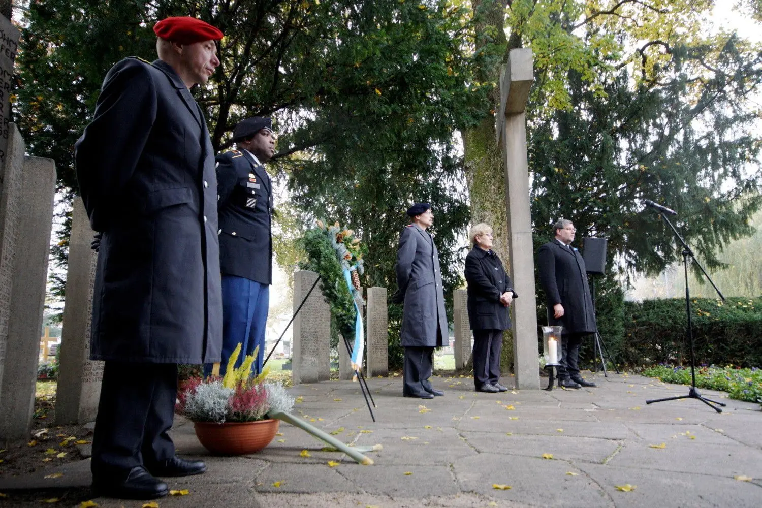 Metzig Funeral Volkstrauertag in Metzingen: Stilles Gedenken und Mahnung zugleich | swp.de