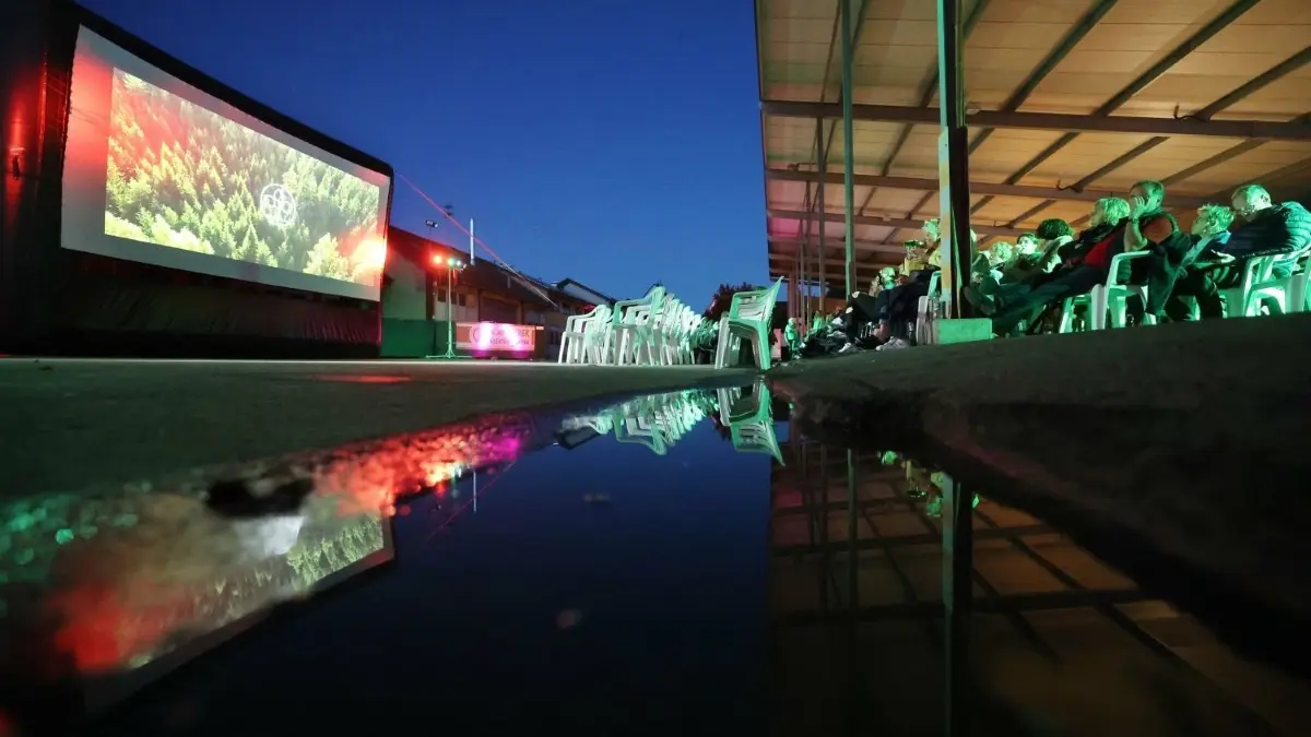 Die Besucher des Open-Air-Kinos in Metzingen können dieses Jahr vermutlich ein letztes Mal die altbekannte Kulisse auf dem Bauhof genießen. Ein neuer Veranstaltungsort ist noch nicht gefunden, doch es gibt keinen Grund zur Sorge.⇥
Open-Air-Kino Bauhof