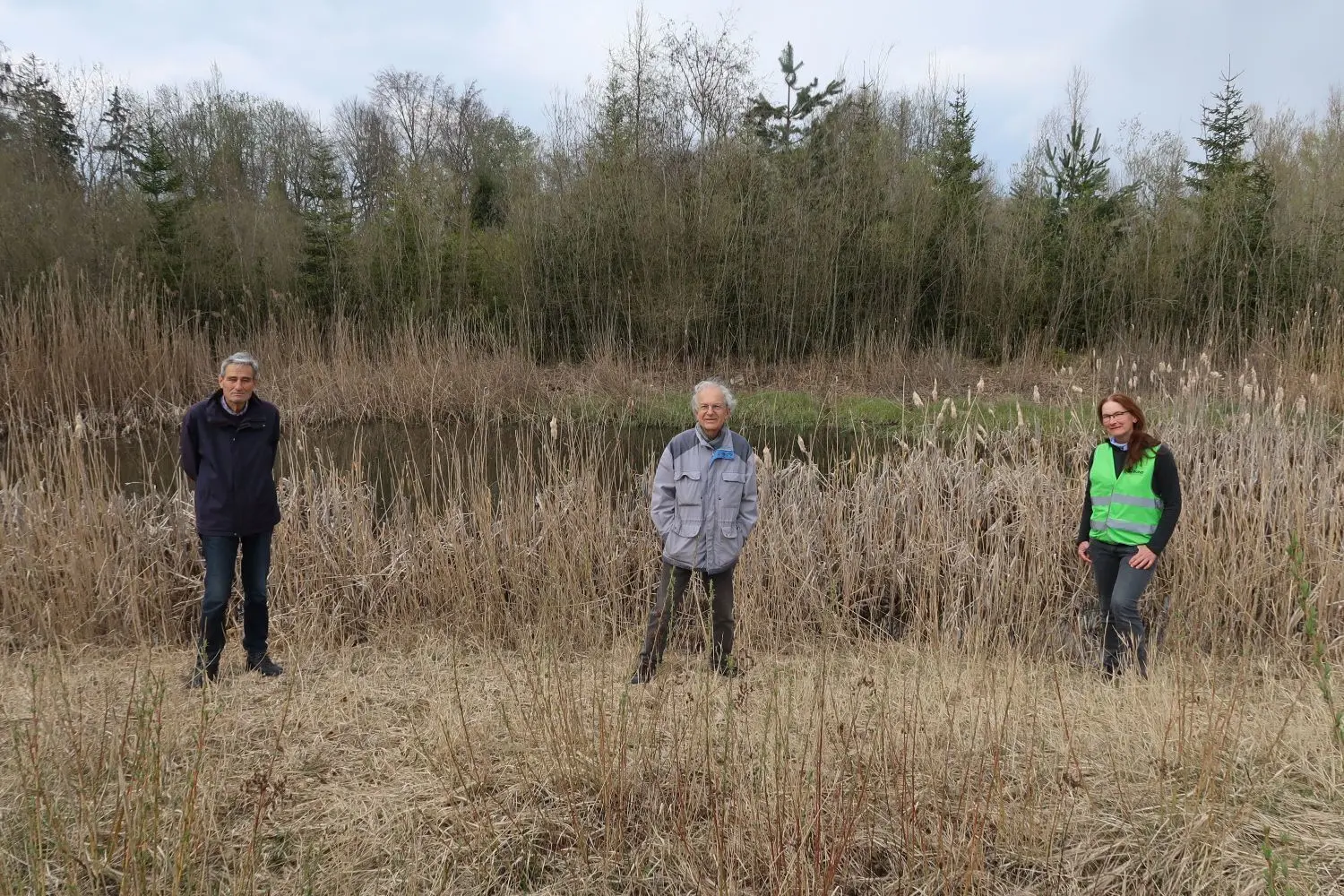 Gerlinde Gröschl-Jungwirth, Erich Schöch und Wolfgang Becker setzen sich zusammen mit den BUND Ortsgruppen Blaustein und Blaubeuren für den Erhalt der Teiche bei Wippingen ein.