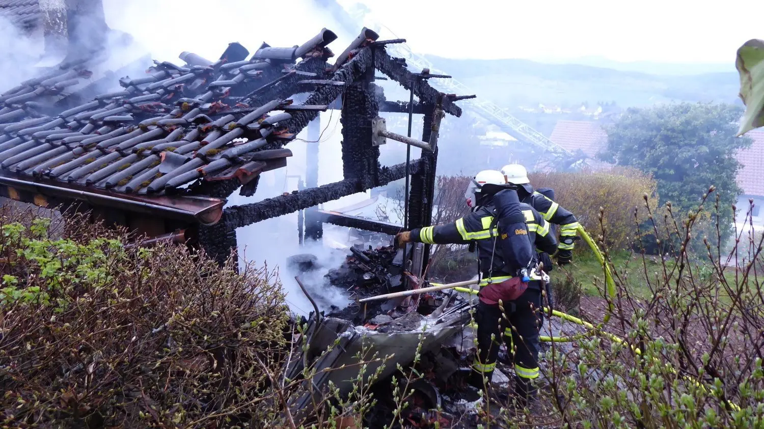 Die Ursache des Brandes in Stetten war zunächst nicht klar. Sicher ist, dass das Feuer in einem Anbau des Gebäudes entstanden ist.