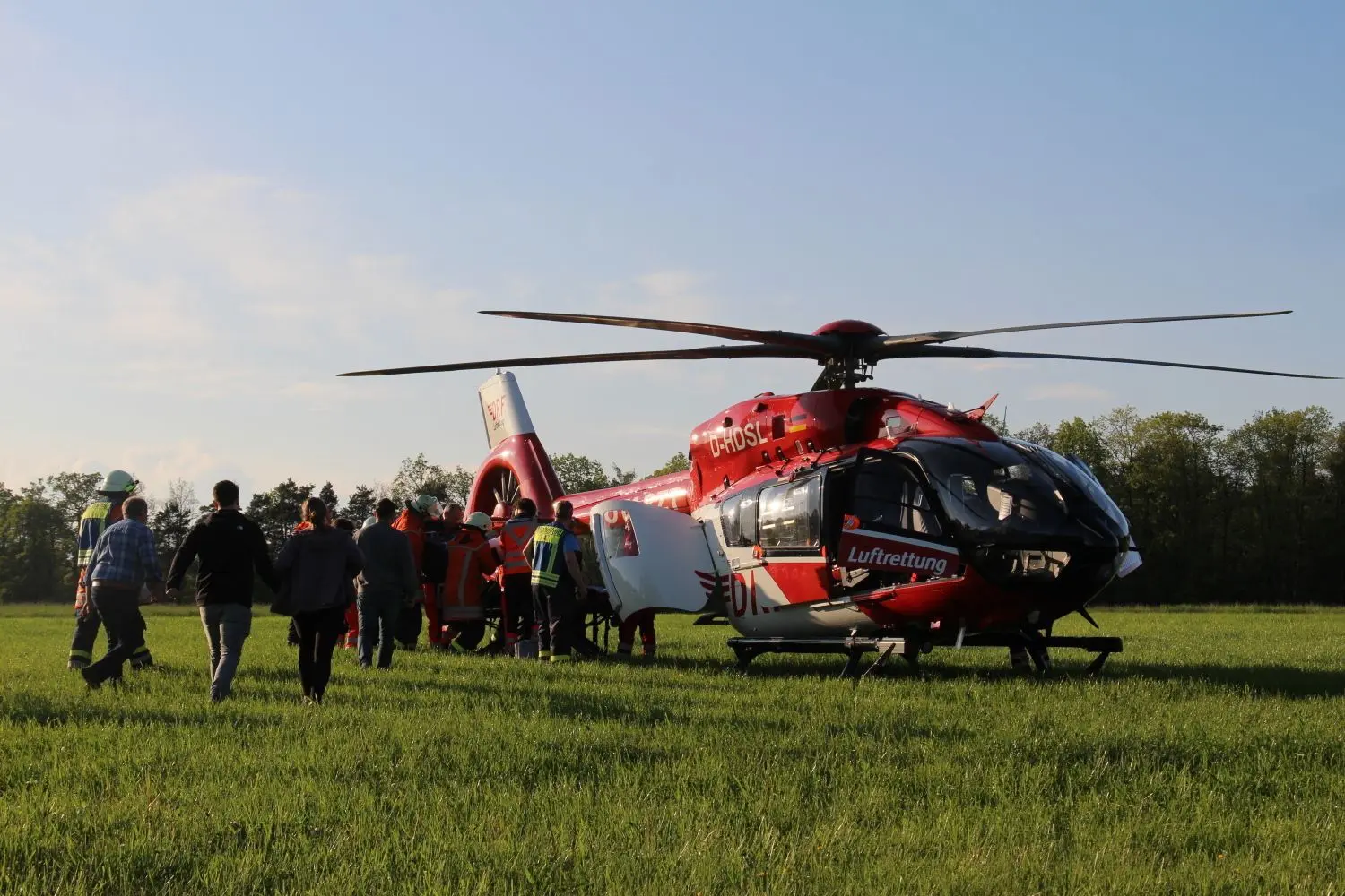 Die 57-jährige Ford-Fahrerin wurde so schwer verletzt, dass sie mit dem Rettungshubschrauber in eine Klinik nach Ludwigsburg geflogen werden musste.