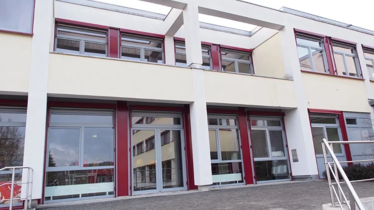 Seit Oktober ist Diana Keller an der Schule in Allmendingen.⇥
Grund- und Gemeinschaftsschule in Allmendingen, Schulgebäude