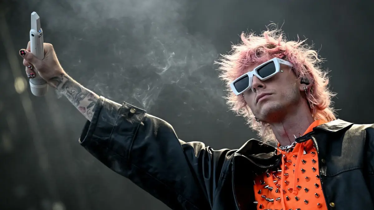 Sex, Drugs, Rock‘n‘Roll: Machine Gun Kelly tritt am 7. Juni in der Waldbühne Berlin auf.
Der Musiker Machine Gun Kelly (Colson Baker) tritt auf dem Gelände des Lollapalooza Festival am Berliner Olympiastadion auf. Die 6. Ausgabe des Musikfestivals in Berlin findet vom 24.09.2022 - 25.09.2022 statt. +++ dpa-Bildfunk +++