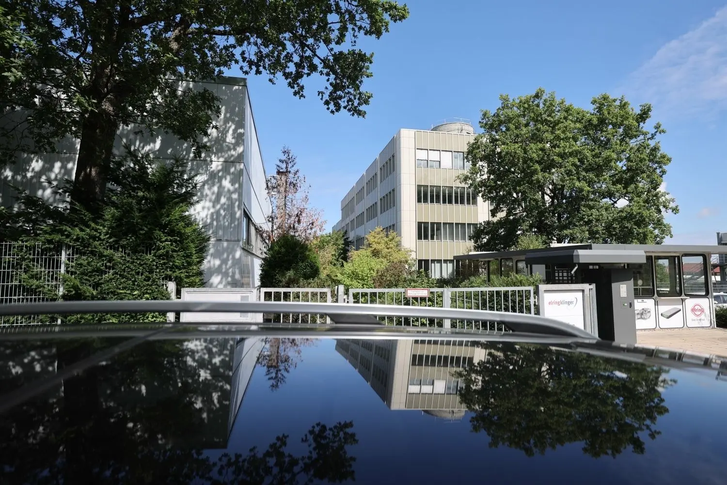 Kompetenz-Zentrum für Zukunftstechnologien: So nennt Elring-Klinger das 2021 bezogene Werk in der Neuffener Daimlerstraße.⇥