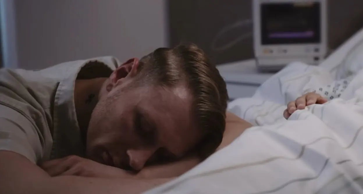 Im Imagefilm der Stadt Ulm tritt eine Nazi-Figur auf: ein Vater, dessen Tochter krank ist, am Ende aber gesund aus dem Krankenhaus geht.