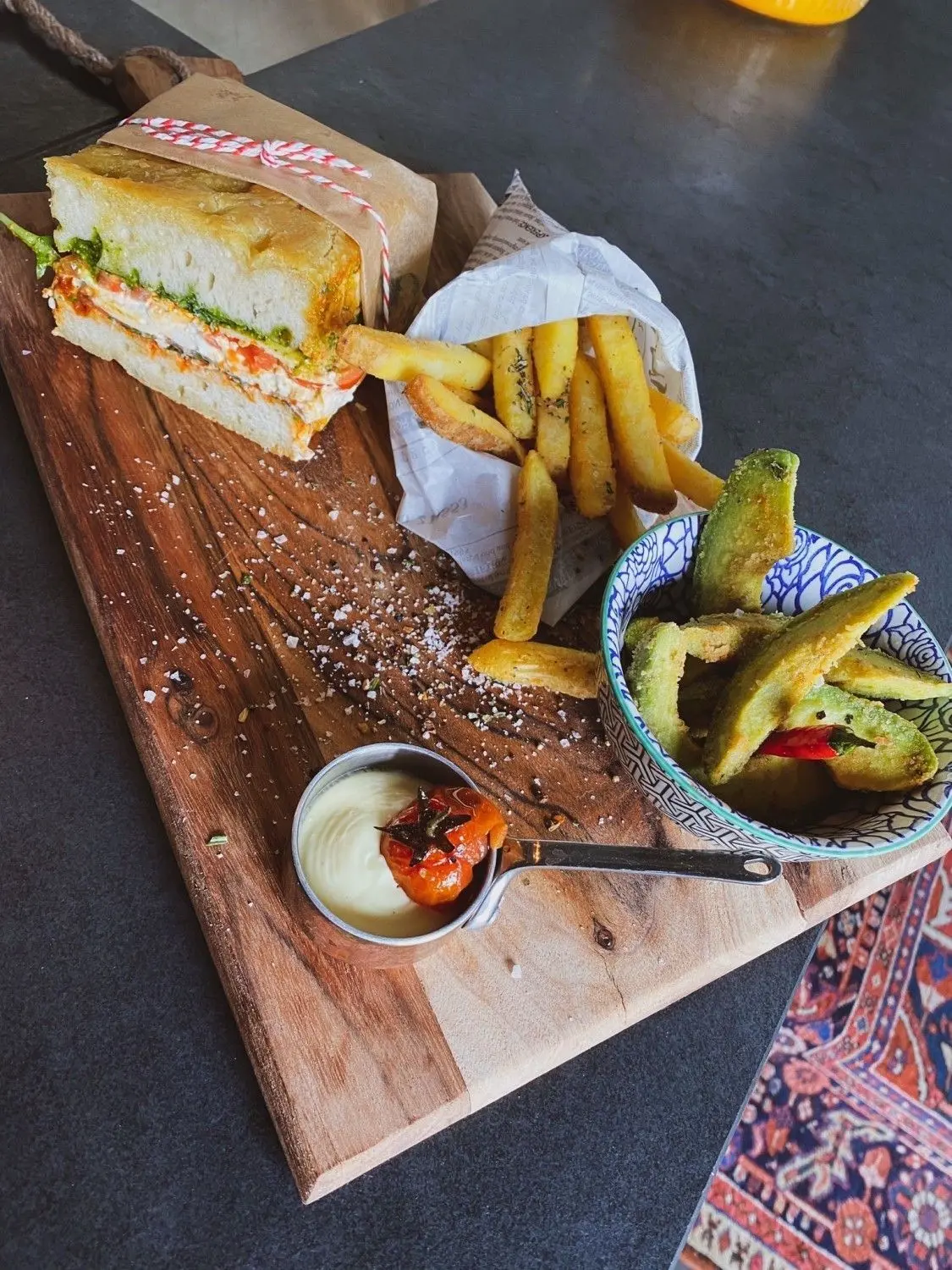 Tapas-Variationen, Foccacio, Pasta: Das und mehr steht auf der Karte im Salon Amore.