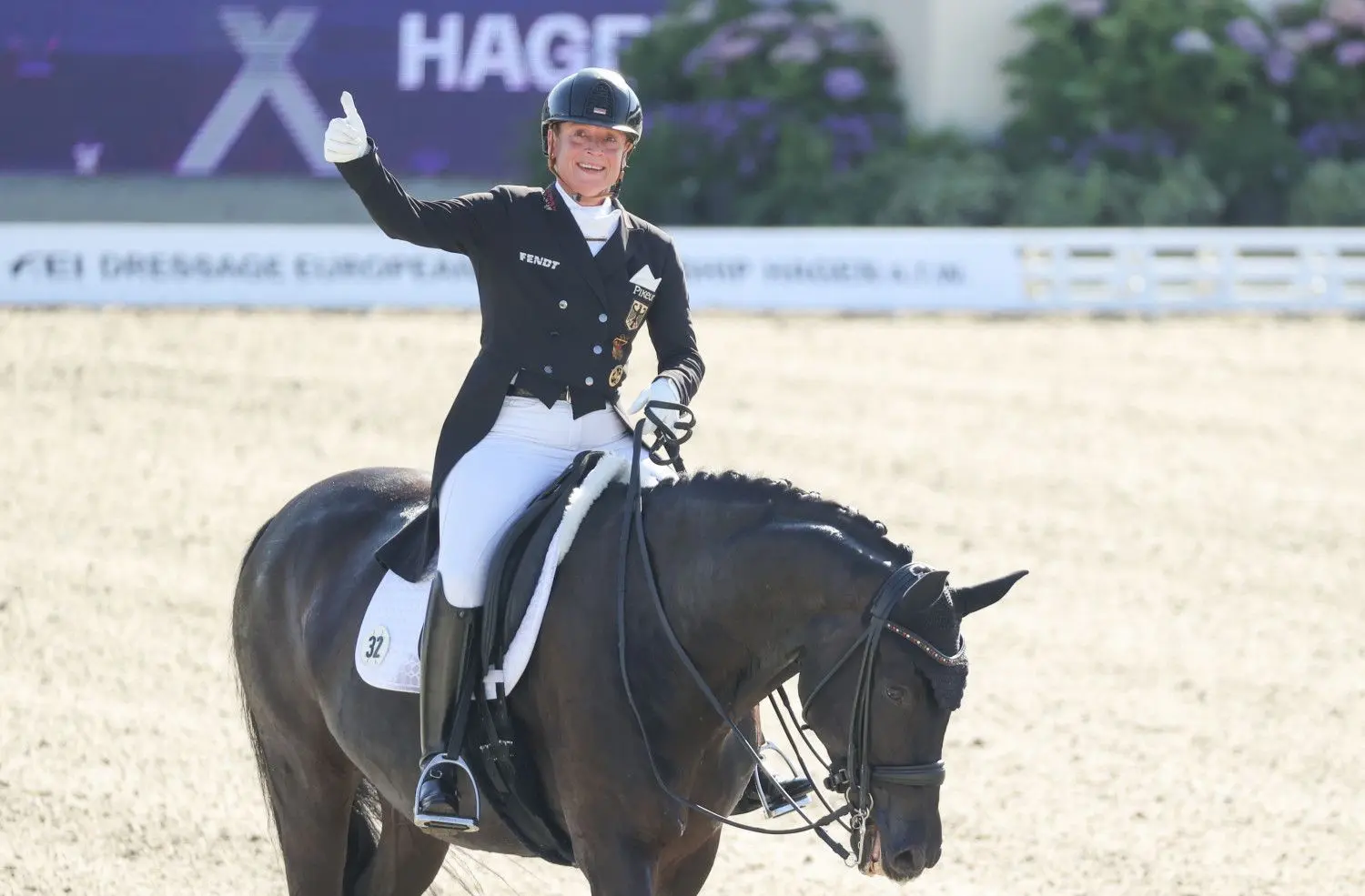 Dressurreiterin Isabell Werth reitet auf Weihegold Old. Werth will bei der EM im Dressurreiten Olympiasiegerin Jessica von Bredow-Werndl besiegen und sich eine Medaille sichern.