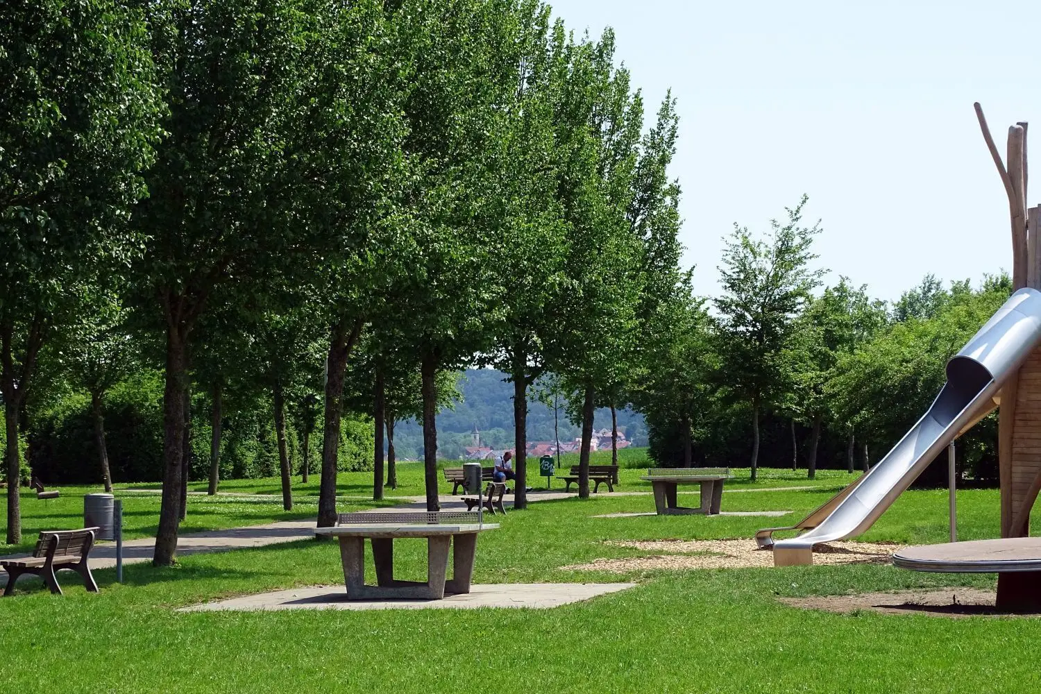 Der größte Spielplatz auf dem Kreuzberg, das Regenbogenland an der Ecke Pamiersring/Dr.-Bareilles-Straße, wird lediglich angeschnitten.