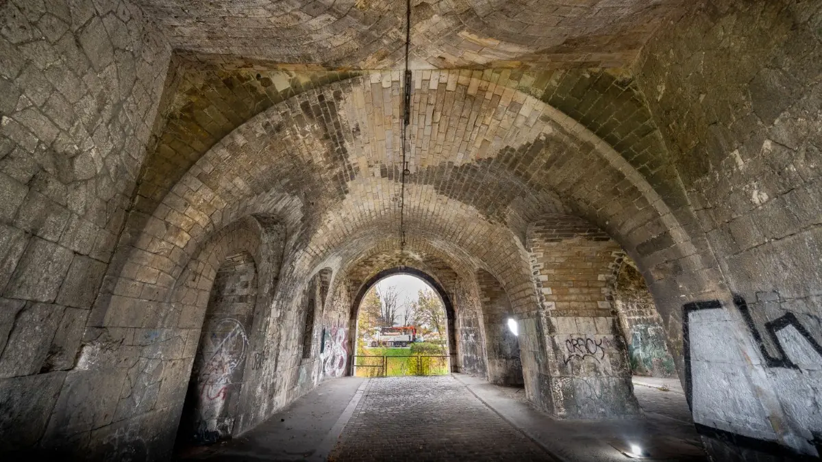 Die Brücke über das Blaubeurer Tor wird durch einen Tunnel ersetzt. Das historische Bauwerk der Bundesfestung rückt dann stärker in den Mittelpunkt. ⇥
Großbaustellen an der B10: Gespräch mit Gerhard Fraidel
Blaubeurer Tor Harald Walter