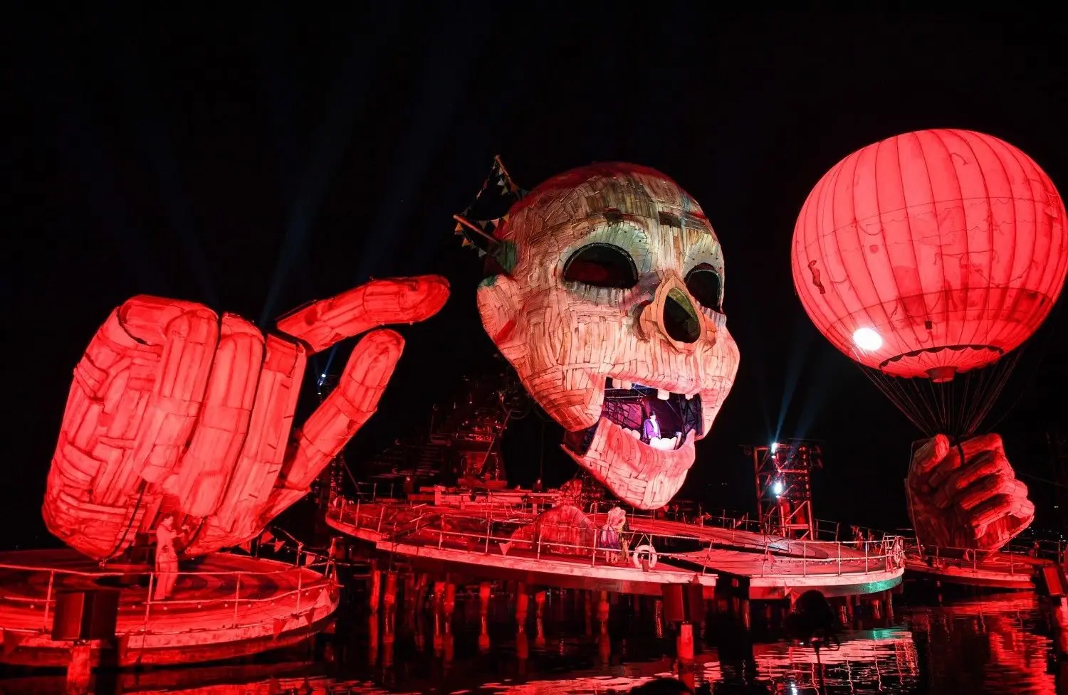 Eine Szene der Oper „Rigoletto“ auf der Seebühne im Rahmen der Bregenzer Festspiele.
