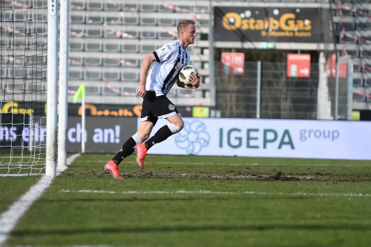 Der ehemalige Spieler des SSV Ulm 1846 Fußball erzielte nach seinem Wechsel zum VfR Aalen in sechs Spielen sechs Treffer. Im Derby gegen seinen Ex-Klub muss Steffen Kienle auf einen Einsatz verzichten.⇥
