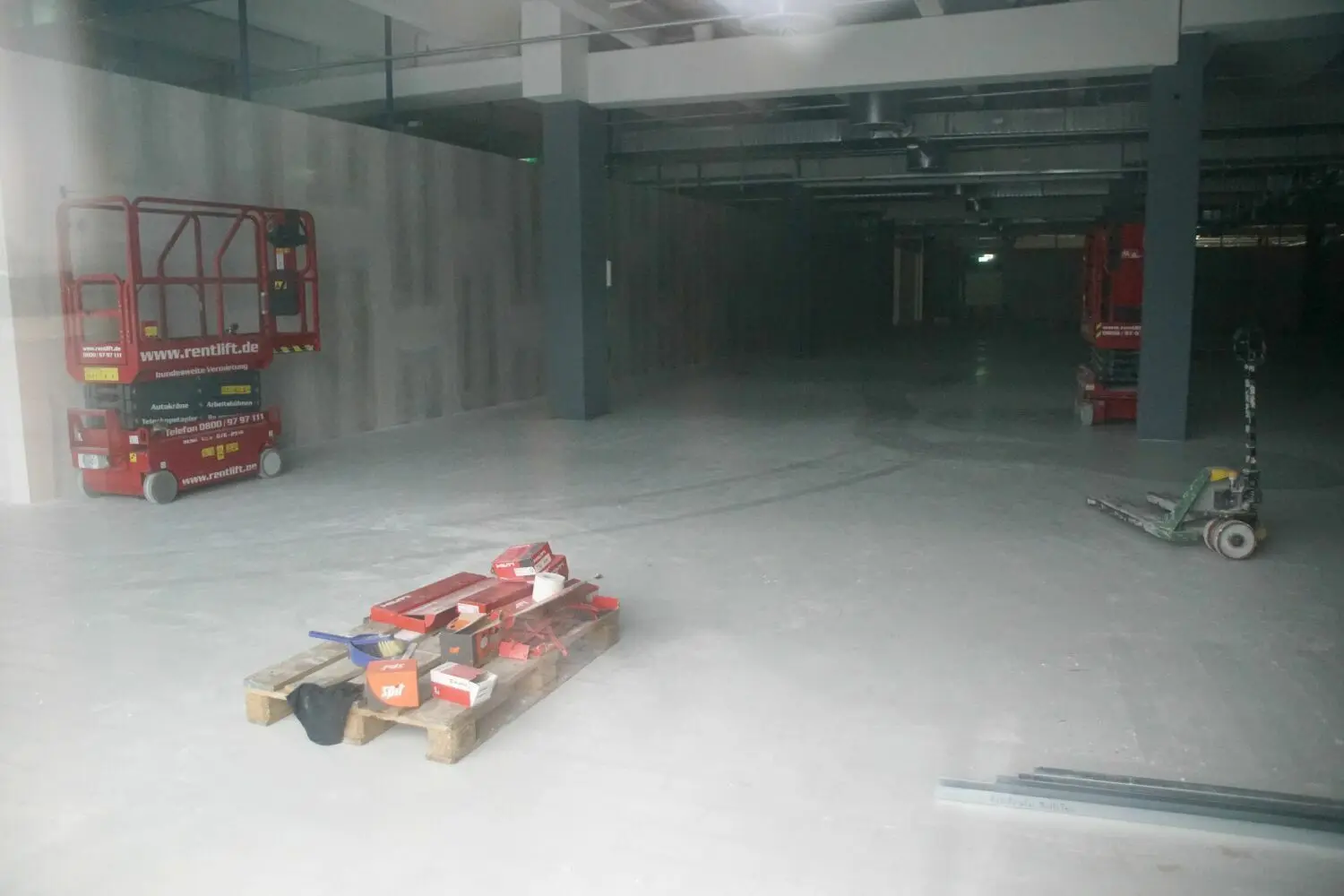 Das ehemalige Decathlon in Senden am Iller Center.⇥