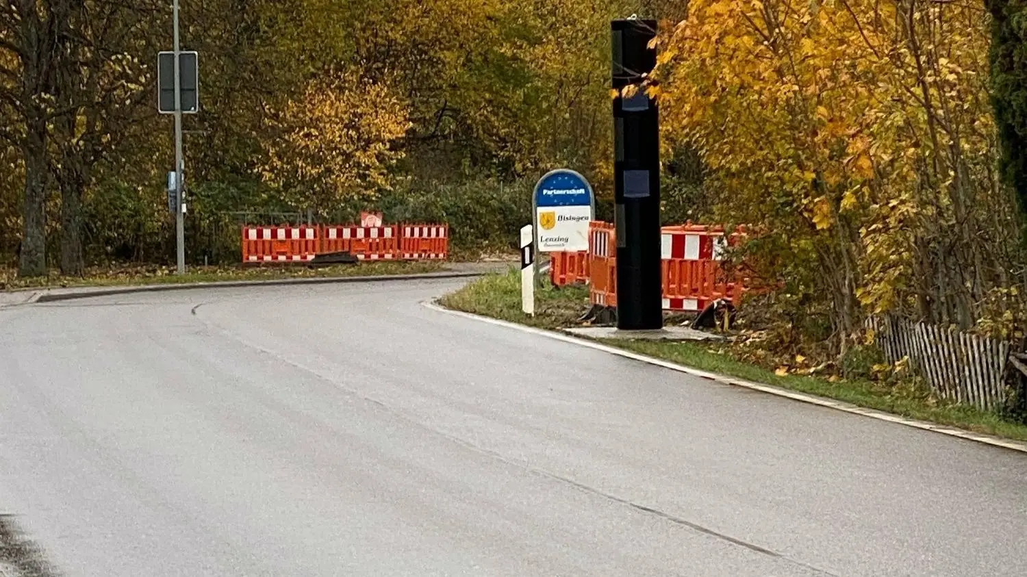 Wer vom Stich hinunter nach Thanheim fährt, wird rechterhand vom Blitzer empfangen.