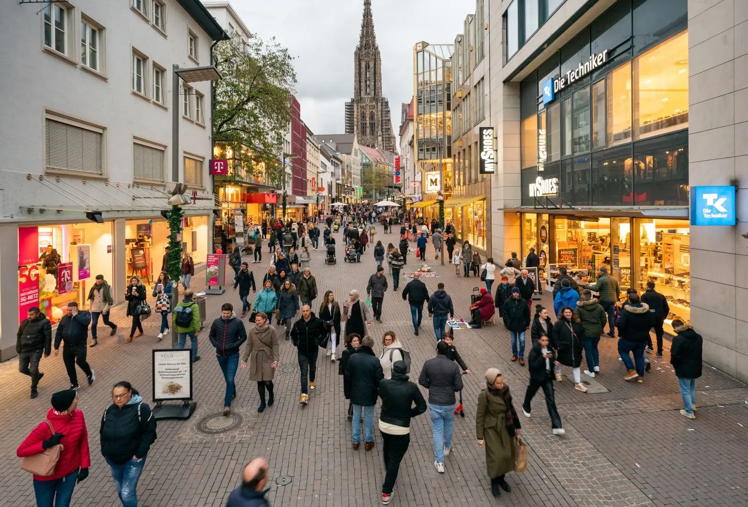 In der Hirschstraße in Ulm und rund ums Münster war am Samstag viel los.