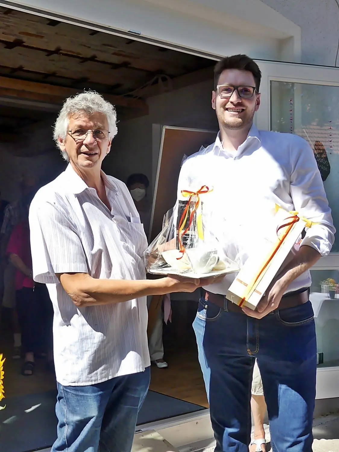 Bürgermeister Christopher Flik (rechts) würdigt Ideengeber Dr. Martin Ulbricht.