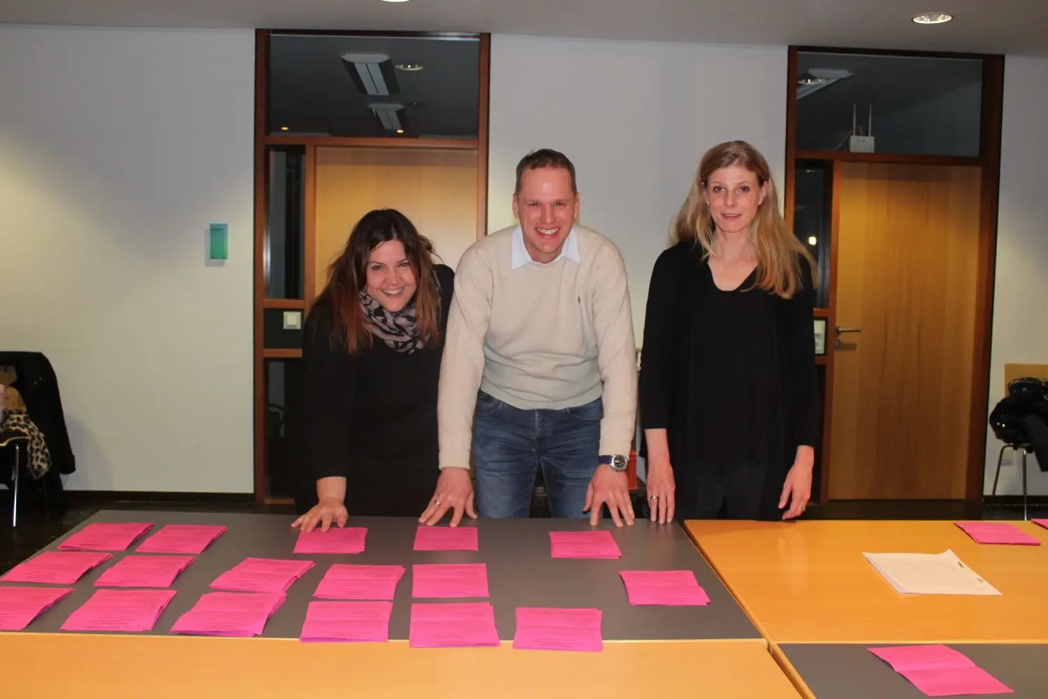 Hatten bei der Auszählung der Stimmen viel zu tun:  Jasmin Daigler, Florian Merker und Sandra Klemenz (von links).⇥