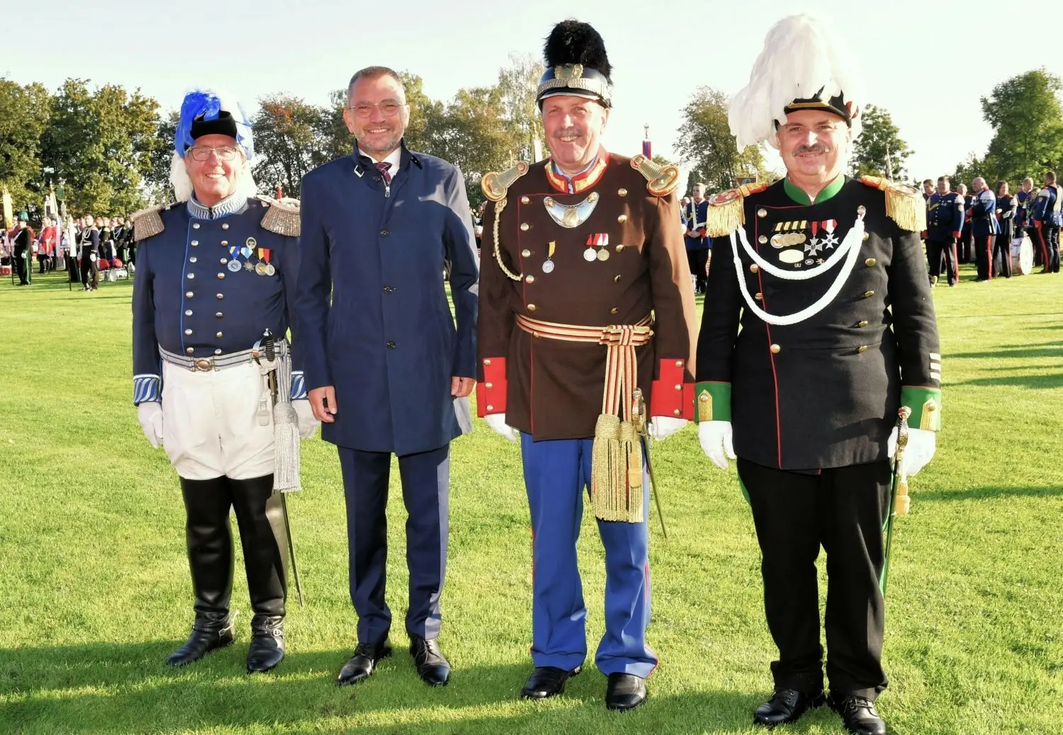 Kommandanten und ein Oberbürgermeister (v.l.): Hajo Böhm, Landeskommandant der Bürgerwehren und Milizen in Baden-Südhessen, der Ehinger Oberbürgermeister Alexander Baumann sowie der Ehinger Kommandant Josef Stocker und Jürgen Rosenäcker, Landeskommandant der Bürgerwehren von Württemberg und Hohenzollern.