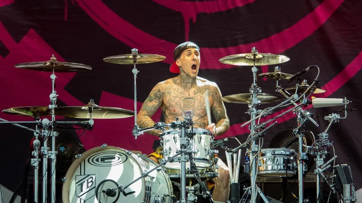 Wird am 16. September 2023 mit Blink-182 in Berlin spielen: Schlagzeuger Travis Barker
Der Schlagzeuger der Band «Blink-182», Travis Barker, spielt am zweiten Tag des Hurricane-Musikfestivals. Der US-Schlagzeuger Travis Barker (46) von der Punkrock-Gruppe Blink-182 macht bei der diesjährigen Oscar-Gala mit. (Zu dpa "Blink-182-Schlagzeuger Travis Barker tritt bei den Oscars auf") +++ dpa-Bildfunk +++