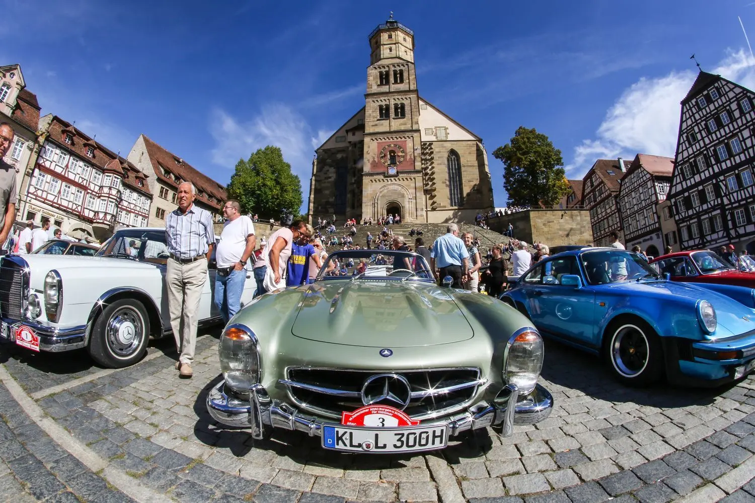 Eines der vielen Highlights bei der Burgen- und Schlösserfahrt: der Mercedes Benz 300 SL, Baujahr 1962.