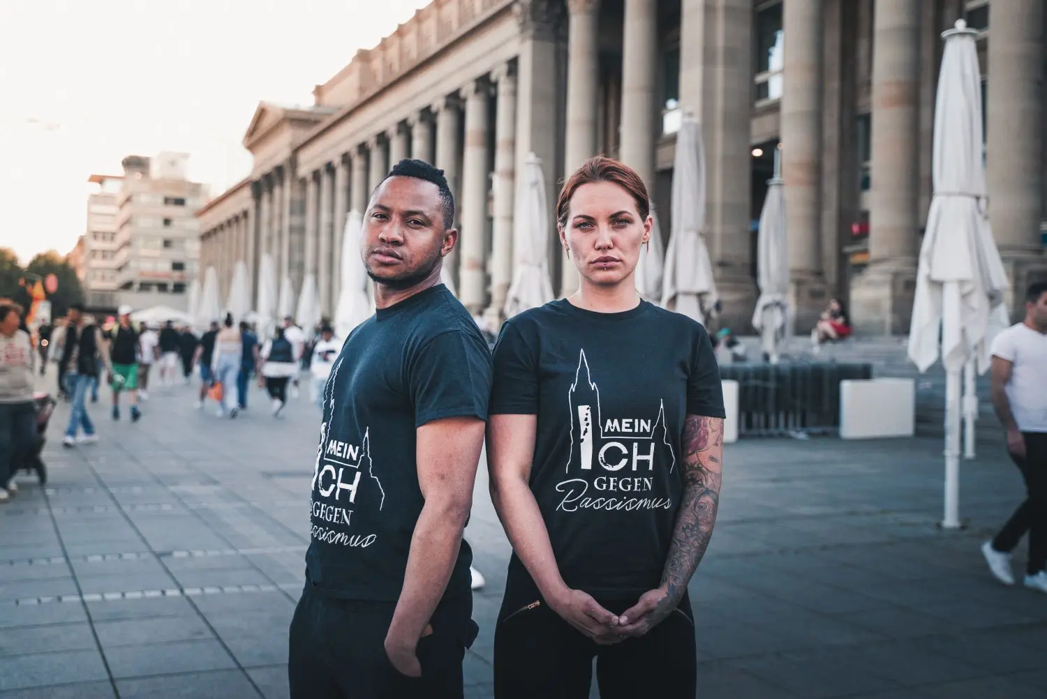 Tawo und Esra beim Viedeodreh in Stuttgart.