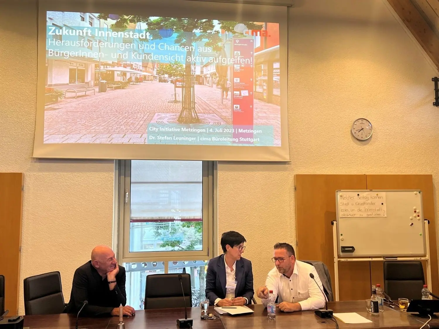 Stefan Leuninger, Carmen Haberstroh und Silvio Flemmig im Gespräch (von links).