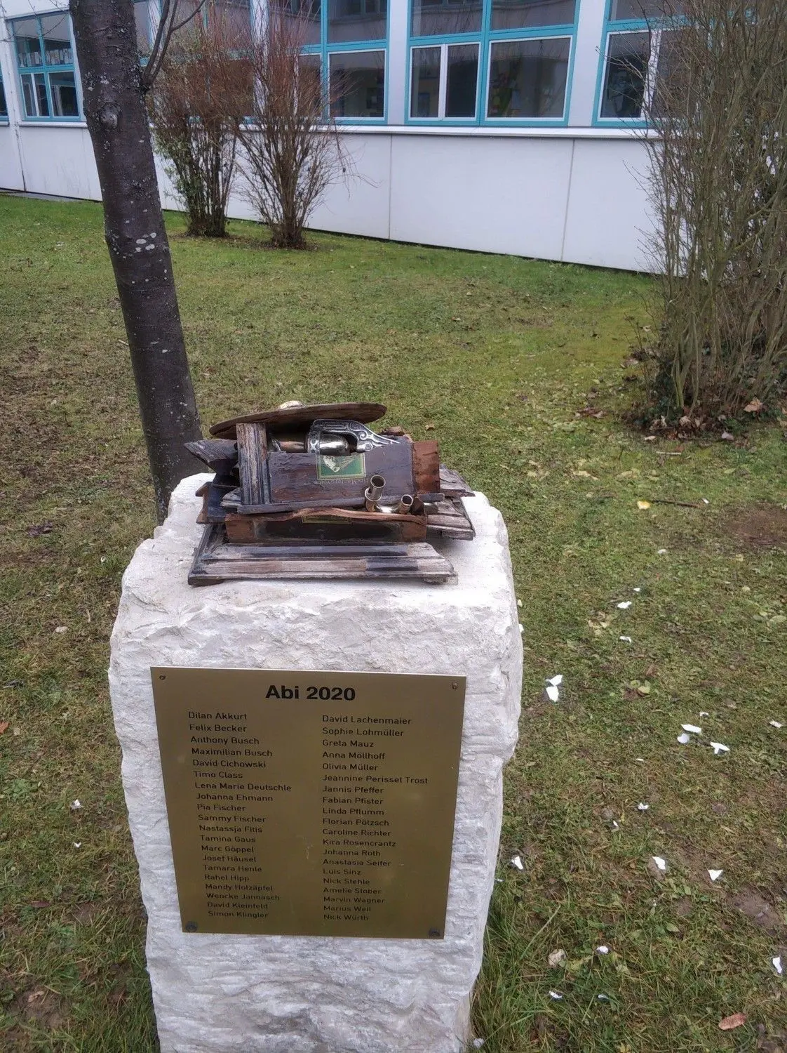 Irreparabel zerstört: Das Abidenkmal des Haigerlocher Abiturjahrgangs 2020.