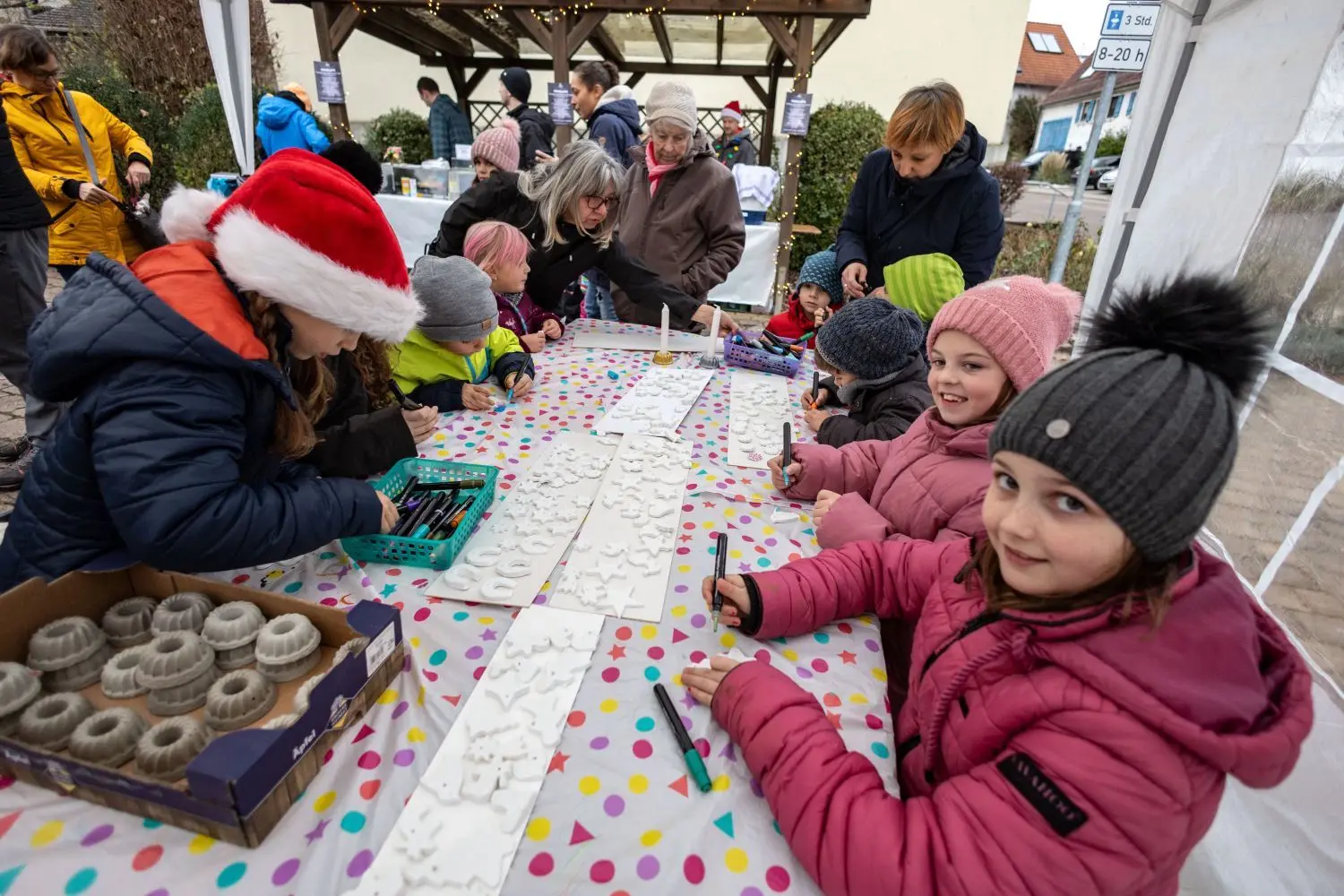 Mal-Zeit auf dem Dorfplatz in Bünzwangen.