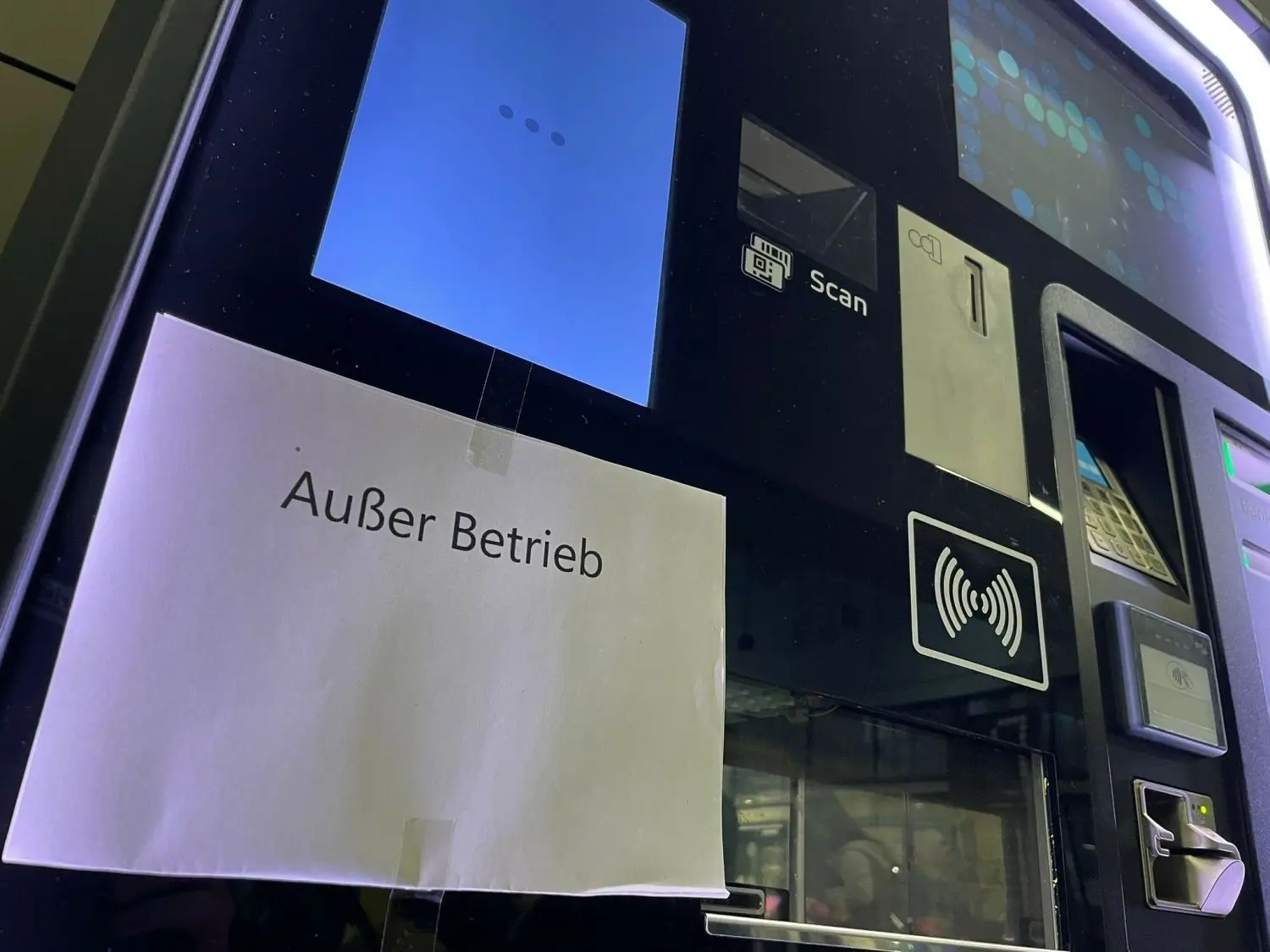 Die Kassenautomaten in den Ulmer Parkhäusern, hier in der Tiefgarage am Bahnhof, sind außer Betrieb. Hintergrund ist offenbar eine Cyberattacke auf einen Dienstleister.