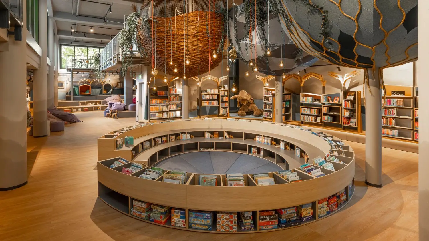 Die Ekz-Tochterfirma Stonepark arbeitete mit dem niederländischen Architekten Aat Vos zusammen, um die Kinderbibliothek in Gütersloh neu zu gestalten.