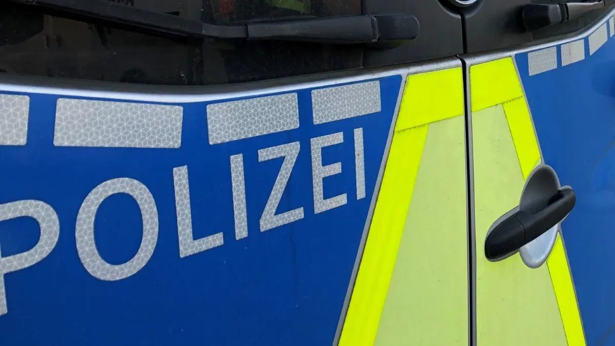 Immer wieder muss die Polizei in Neu-Ulm derzeit ausrücken, weil sich ein Überfall ereignet hat.