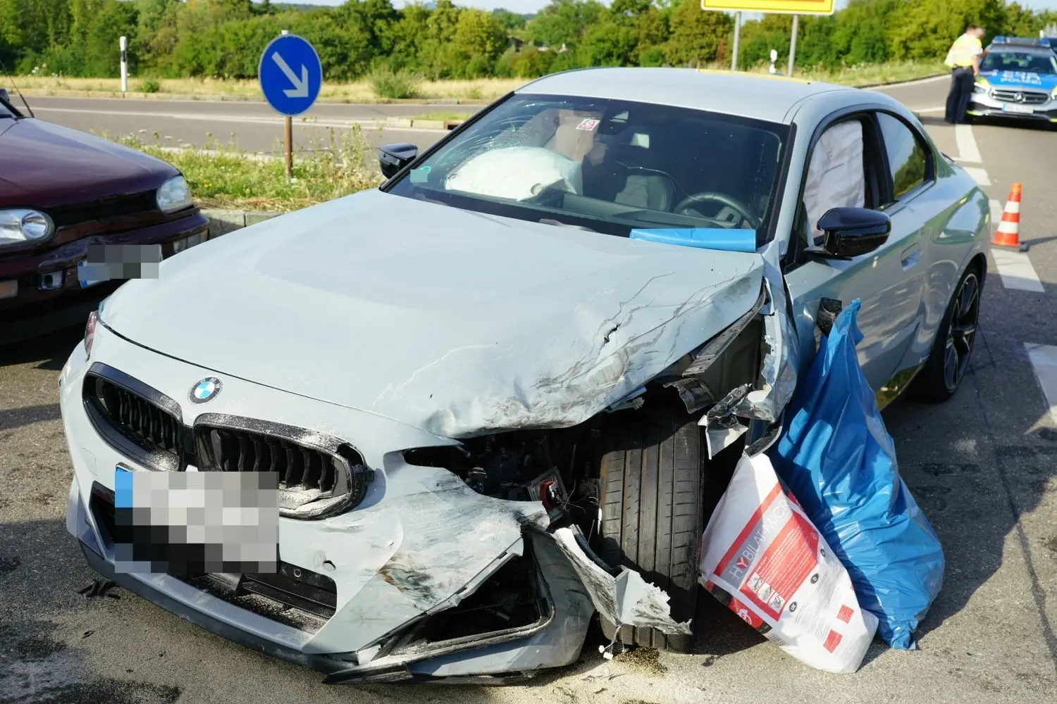 Mehrere Autos wurden bei dem Unfall beschädigt.
