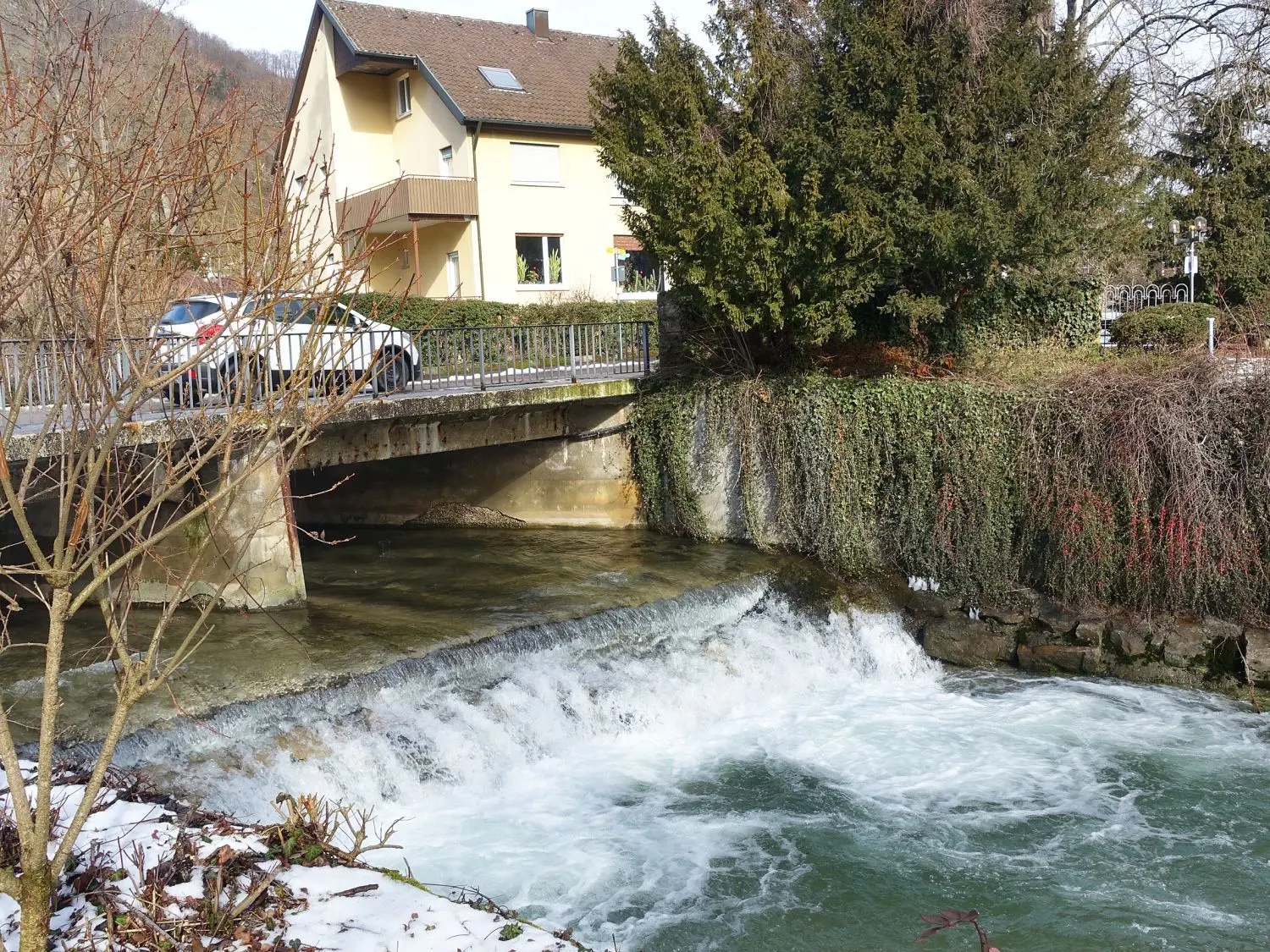 Die fast 100 Jahre alte Filsbrücke hat ausgedient. Bei Hochwasser entpuppte sie sich immer wieder als Nadelöhr.⇥