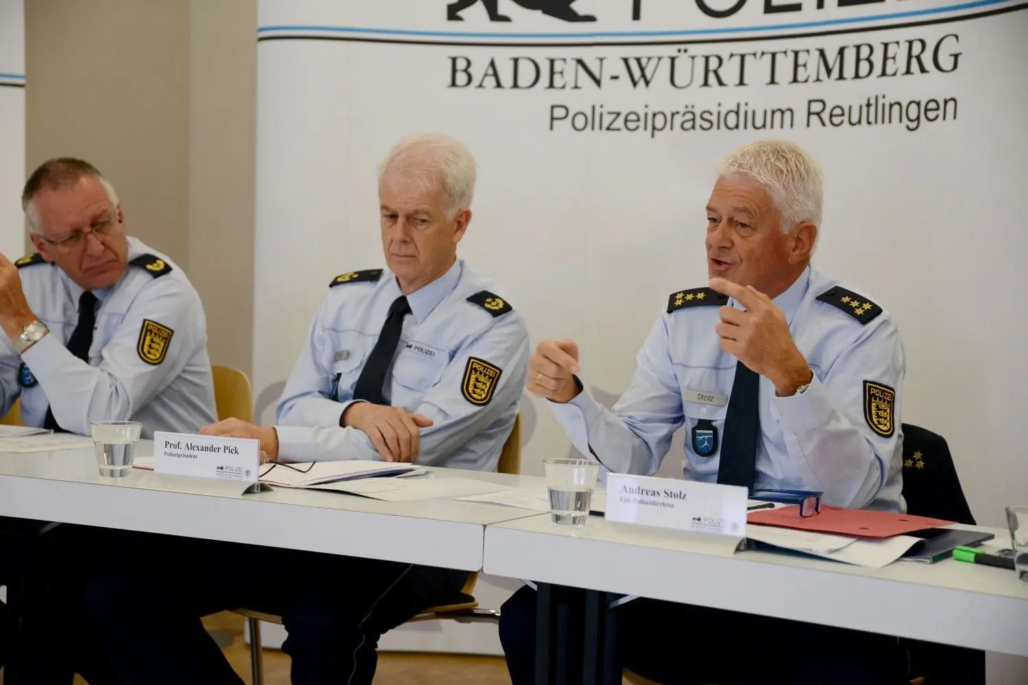 Polizeivizepräsident Reinhard Nething, Polizeipräsident Alexander Pick und Polizeidirektor Andreas Stolz (von links) informieren über Veränderungen, die sich von 1. Januar 2020 an durch die neue Reform ergeben.