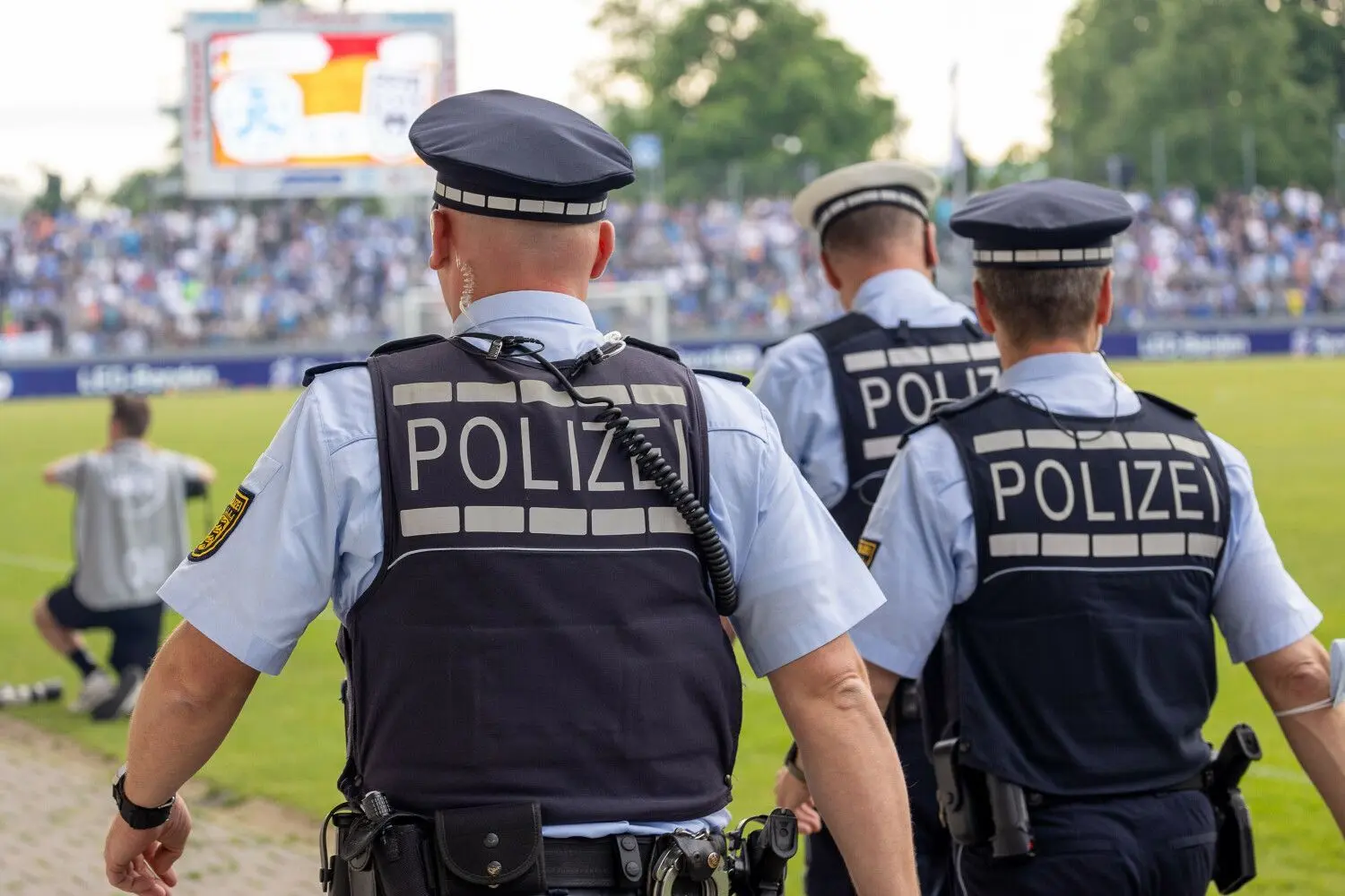 Pyrotechnik, Pfefferspray, massive Kontrollen: Mit zahlreichen Einsatzkräften war die Polizei beim WFV-Pokalfinale zwischen den Stuttgarter Kickers und dem SSV Ulm 1846 Fußball vor Ort.
